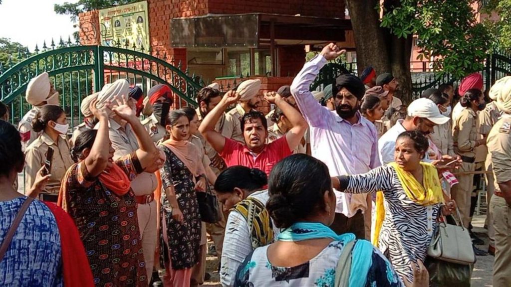 ਟੀਚਰਾਂ ਦੇ ਖਿਲਾਫ ਹੋਈ ‘ਆਪ’ ਸਰਕਾਰ , ਜਾਰੀ ਕੀਤੇ ਸਖਤ ਹੁਕਮ