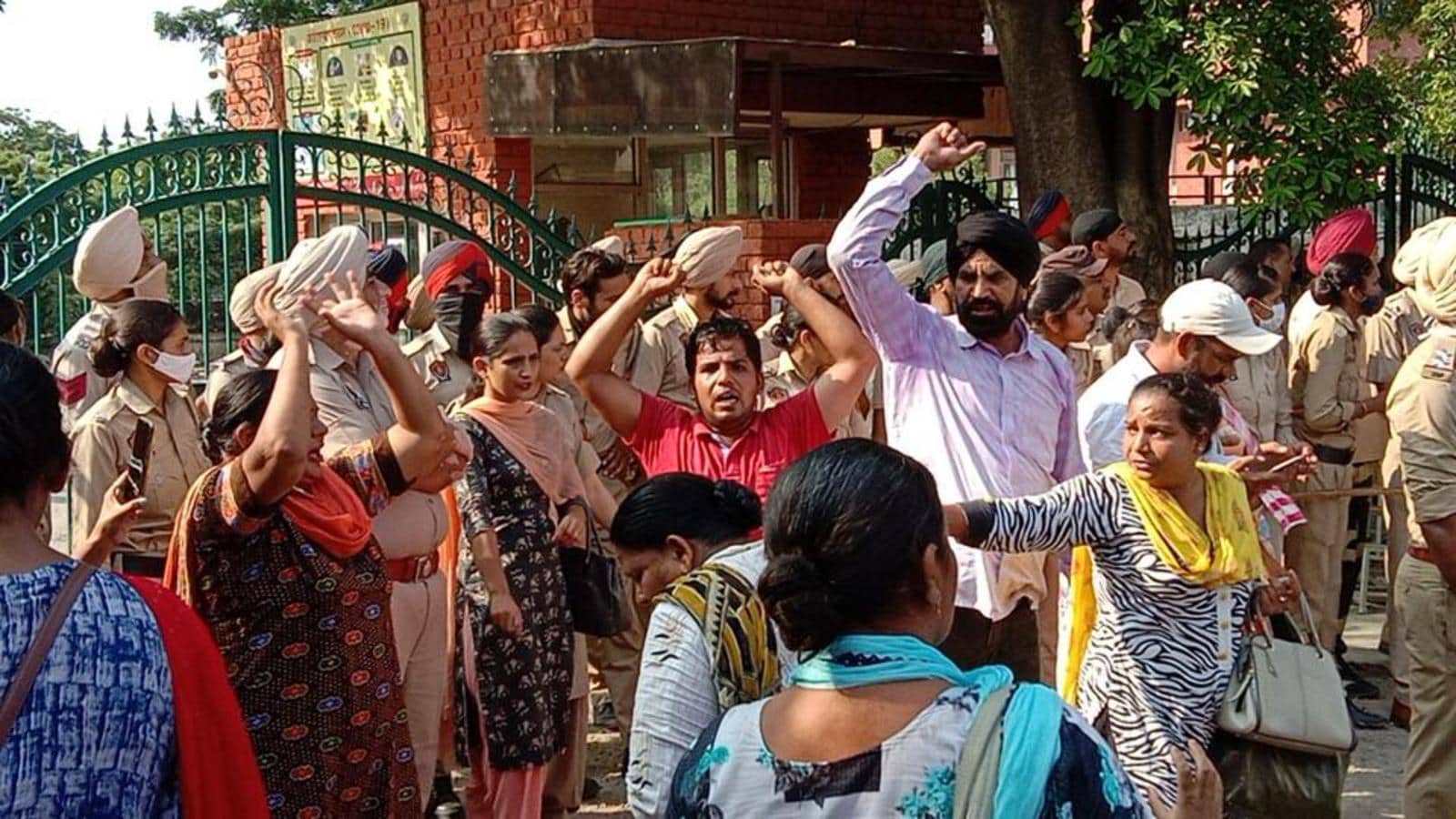 ਟੀਚਰਾਂ ਦੇ ਖਿਲਾਫ ਹੋਈ ‘ਆਪ’ ਸਰਕਾਰ , ਜਾਰੀ ਕੀਤੇ ਸਖਤ ਹੁਕਮ