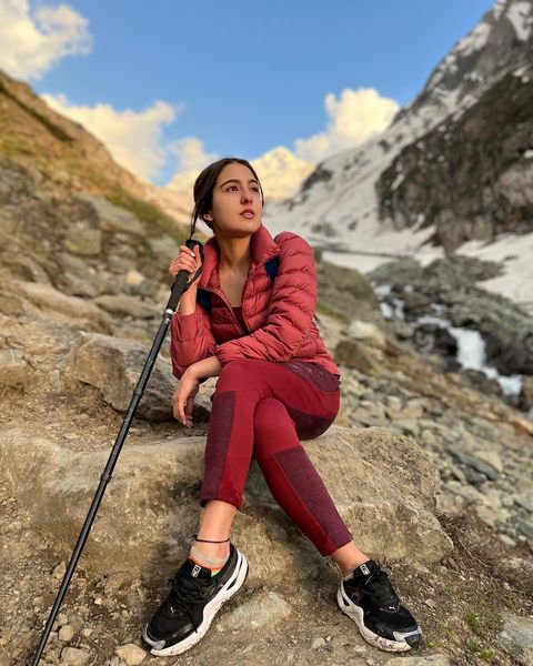 ਸਾਰਾ ਅਲੀ ਖਾਨ ਨੇ ਕੈਂਪਿੰਗ ਦੌਰਾਨ ਪਕਾਇਆ ਕਸ਼ਮੀਰੀ ਖਾਣਾ, ਵੀਡੀਓ ‘ਚ ਦੇਖੋ ਅਭਿਨੇਤਰੀ ਦਾ ਖਾਣਾ ਬਣਾਉਣ ਦਾ ਹੁਨਰ