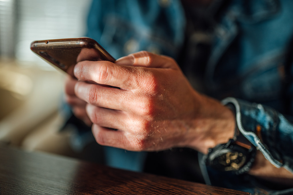 Smartphone Cooling Tips: ਤੁਹਾਡਾ ਫ਼ੋਨ ਵੀ ਗਰਮੀਆਂ ਵਿੱਚ ਗਰਮ ਹੋ ਜਾਂਦਾ ਹੈ? ਇਹਨਾਂ 5 ਸੁਝਾਵਾਂ ਦੀ ਮਦਦ ਨਾਲ ਇਸਨੂੰ ਰੱਖੋ ਠੰਡਾ