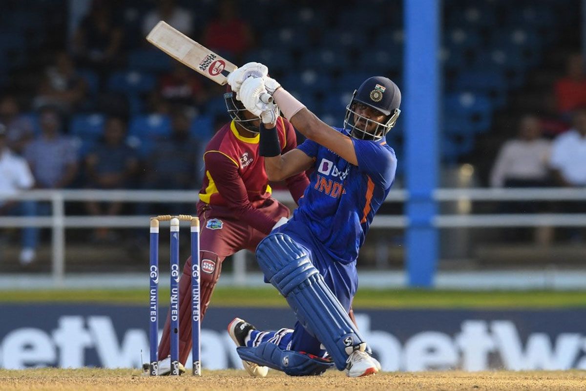 Axar Patel ਨੇ ਤੋੜਿਆ MS ਧੋਨੀ ਦਾ 17 ਸਾਲ ਪੁਰਾਣਾ ਰਿਕਾਰਡ, ਇਕ ਪਾਰੀ ‘ਚ ਲਗਾਏ ਸਭ ਤੋਂ ਵੱਧ ਛੱਕੇ