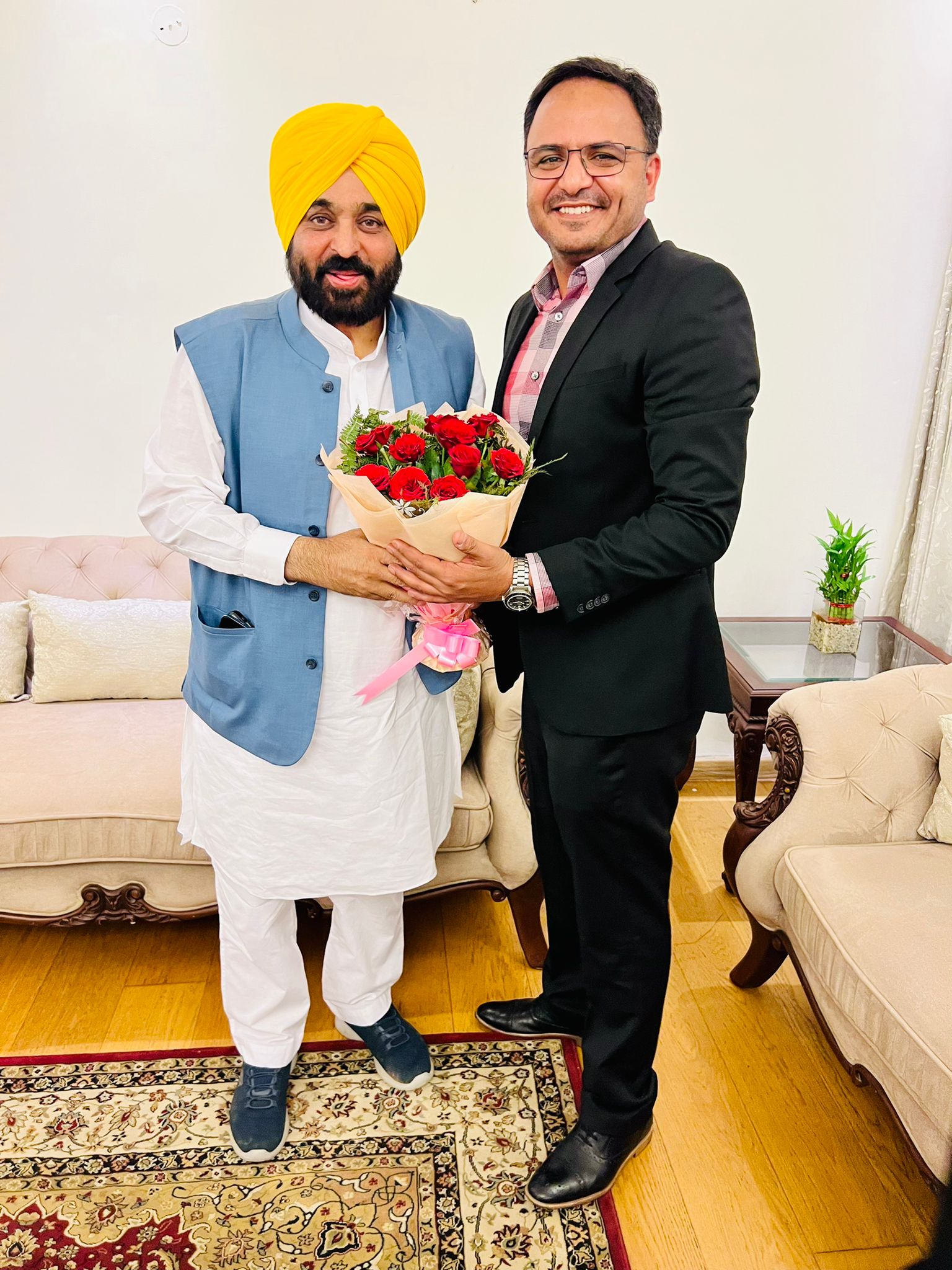 ਸੀ.ਐੱਮ ਮਾਨ ਨਾਲ ਮੁਲਾਕਾਤ ਤੋਂ ਬਾਅਦ ਬੋਲੇ ਨਿਰਮਲ ਮਾਨ, ‘ਕਿਸਾਨਾਂ ਦੀ ਹਰ ਸੰਭਵ ਮਦਦ ਕਰਣ ਲਈ ਪੰਜਾਬੀ ਪਰਵਾਸੀ ਤਿਆਰ’