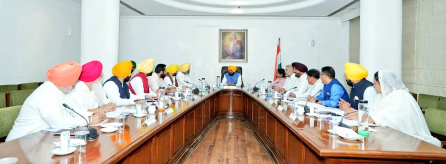 ਮੰਤਰੀ ਮੰਡਲ ਵਿਸਥਾਰ ਤੋਂ ਬਾਅਦ CM ਮਾਨ ਨੇ ਕੀਤੀ ਪਹਿਲੀ ਮੀਟਿੰਗ,  ਕਿਹਾ- ਹਰ ਵਾਅਦਾ ਪੂਰਾ ਕਰਾਂਗਾ