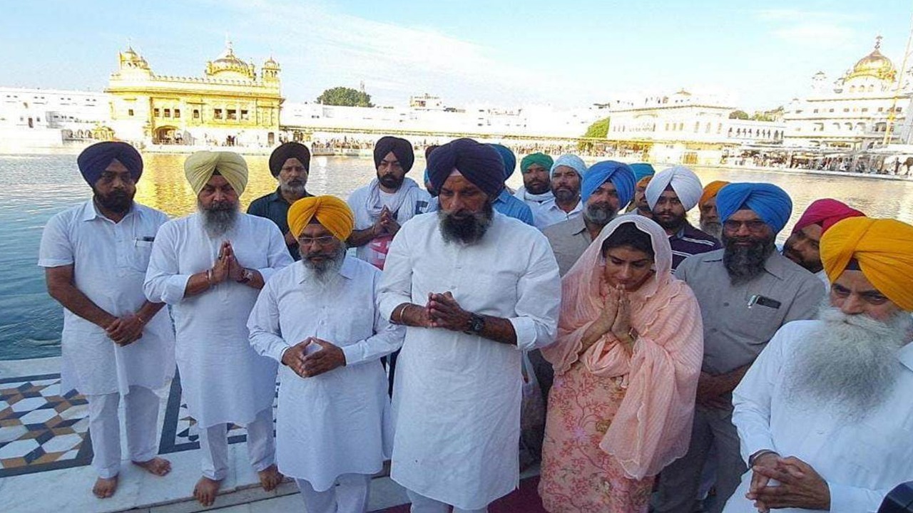 ਮਜੀਠੀਆ ਨੇ ਸ੍ਰੀ ਹਰਿਮੰਦਰ ਸਾਹਿਬ ਮੱਥਾ ਟੇਕਿਆ, ਵਾਹਿਗੁਰੂ ਦਾ ਕੀਤਾ ਸ਼ੁਕਰਾਨਾ