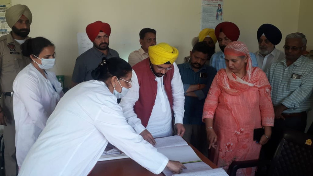 ਬਿਜਲੀ ਮੰਤਰੀ ਨੇ ਮਾਰਿਆ ਛਾਪਾ, ਦਫਤਰ ‘ਚ ਮੱਚਿਆ ਹੜਕੰਪ