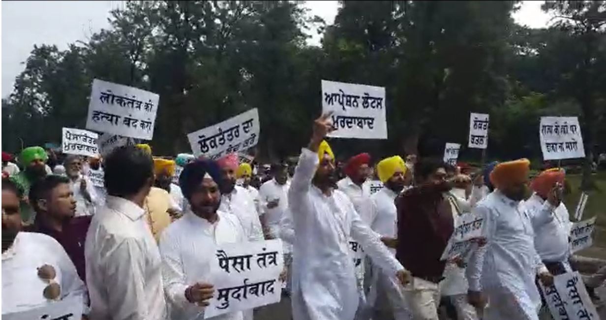 ਰਾਜਪਾਲ ਖਿਲਾਫ ‘ਆਪ’ ਦਾ ਸ਼ਾਂਤੀ ਮਾਰਚ, ਇਜਲਾਸ ਰੱਦ ਹੋਣ ‘ਤੇ ਭੜਕੀ ਸਰਕਾਰ