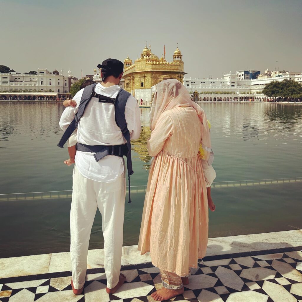ਅੰਗਦ ਅਤੇ ਨੇਹਾ ਧੂਪੀਆ ਨੇ ਗੋਲਡਨ ਟੈਂਪਲ ‘ਚ ਮਨਾਇਆ ਬੇਟੇ ਦਾ ਪਹਿਲਾ ਜਨਮਦਿਨ, ਦਾਦਾ-ਪੋਤੇ ‘ਚ ਹੈ ਕਾਫੀ ਪਿਆਰ
