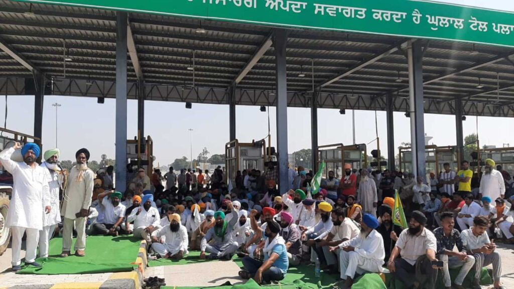 ਪੰਜਾਬ ਦੇ 18 ਟੋਲ ਪਲਾਜ਼ਿਆਂ ‘ਤੇ ਅੱਜ ਕਿਸਾਨਾਂ ਦਾ ਪ੍ਰਦਰਸ਼ਨ, ਸਰਕਾਰ ਨੂੰ ਦਿੱਤੀ ਚਿਤਾਵਨੀ