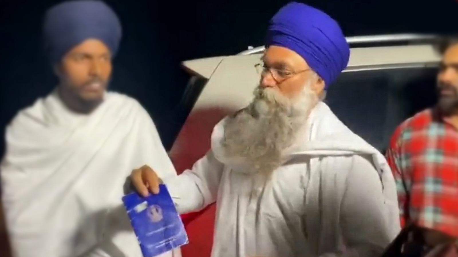 ਨਾਕੇ ਤੋਂ ਫਰਾਰ ਹੋਏ ਅੰਮ੍ਰਿਤਪਾਲ ਦੇ ਚਾਚਾ ਅਤੇ ਡਰਾਈਵਰ ਨੇ ਕੀਤਾ ਸਰੰਡਰ