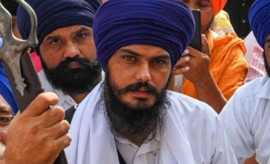 ਅੰਮ੍ਰਿਤਪਾਲ ਸਿੰਘ ਗ੍ਰਿਫਤਾਰ, ਖਤਰਨਾਕ ਧਾਰਾਵਾਂ ਹੇਠ ਦਰਜ ਹੋ ਸਕਦੈ ਪਰਚਾ