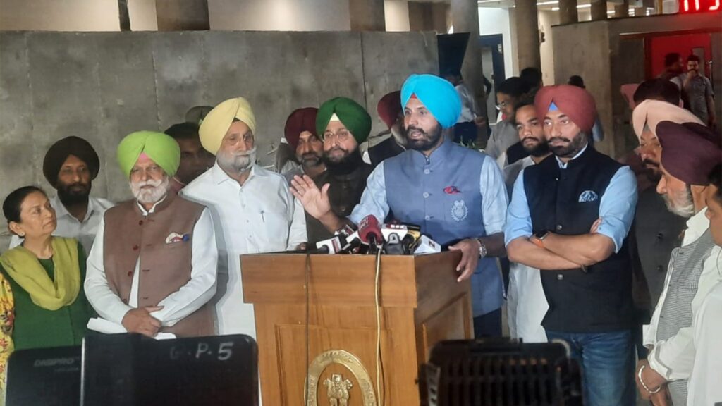 ਵਿਧਾਨ ਸਭਾ ਬਜਟ ਇਜਲਾਸ 2023 : ਮੂਸੇਵਾਲਾ ਕਤਲ ਨੂੰ ਲੈ ਕਾਂਗਰਸ ਨੇ ਇਜਲਾਸ ਤੋਂ ਕੀਤਾ ਵਾਕਆਊਟ