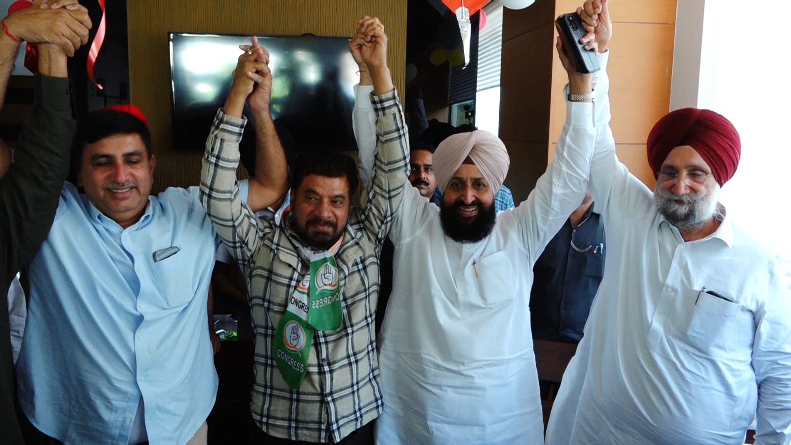 ਜਲੰਧਰ ਲੋਕ ਸਭਾ ਜ਼ਿਮਣੀ ਚੋਣ ‘ਚ ਵੱਡਾ ਫੇਰਬਦਲ, ਚੌਧਰੀ ਸੁਰਿੰਦਰ ਨੇ ਕੀਤੀ ਘਰ ਵਾਪਸੀ