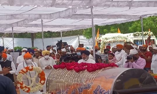 PM ਮੋਦੀ ਨੇ ਚੰਡੀਗੜ੍ਹ ਪੁੱਜ ਕੇ ਪ੍ਰਕਾਸ਼ ਸਿੰਘ ਬਾਦਲ ਨੂੰ ਦਿੱਤੀ ਸ਼ਰਧਾਂਜਲੀ