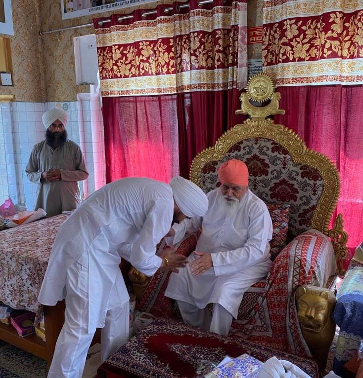 ਸਾਬਕਾ CM ਚੰਨੀ ਤੇ AAP MP ਚੱਢਾ ਨੇ ਡੇਰਾ ਬੱਲਾਂ ‘ਚ ਛਕਿਆ ਲੰਗਰ, ਭਾਜਪਾ ਆਗੂ ਪਹੁੰਚੇ ਡੇਰਾ ਬਿਆਸ