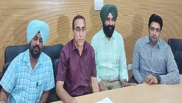 ਕੁੱਝ ਘੰਟਿਆਂ ਦੀ ਹੜਤਾਲ ਬਾਅਦ ਕੰਮ ‘ਤੇ ਪਰਤੇ ਮਾਲ ਮੁਲਾਜ਼ਮ