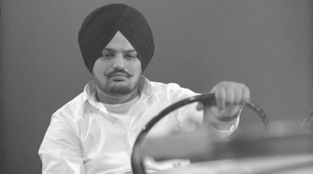 ਸਿੱਧੂ ਮੂਸੇਵਾਲਾ ਦੀ ਬਰਸੀ ‘ਤੇ ਭਾਵੁਕ ਹੋਇਆ ਪਰਿਵਾਰ, ਫੈਨ ਕਰ ਰਹੇ ਯਾਦ