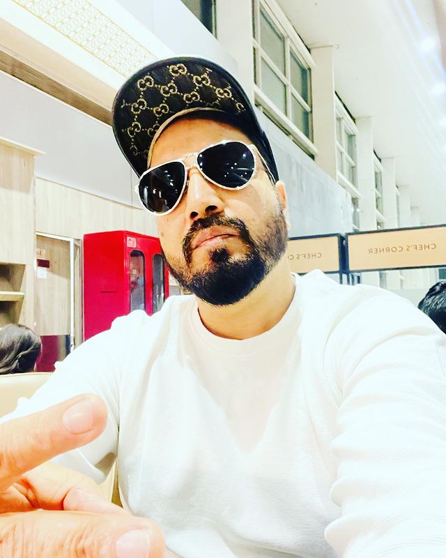 ਕਿੰਗ ਮੀਕਾ ਸਿੰਘ ਕਰੋੜਾਂ ਦੀ ਜਾਇਦਾਦ ਦੇ ਮਾਲਕ, ਵੱਡੇ ਭਰਾ ਦਲੇਰ ਕਰਕੇ ਛੱਡ ਦਿੱਤੀ ਸੀ ਗਰਲਫ੍ਰੈਂਡ?