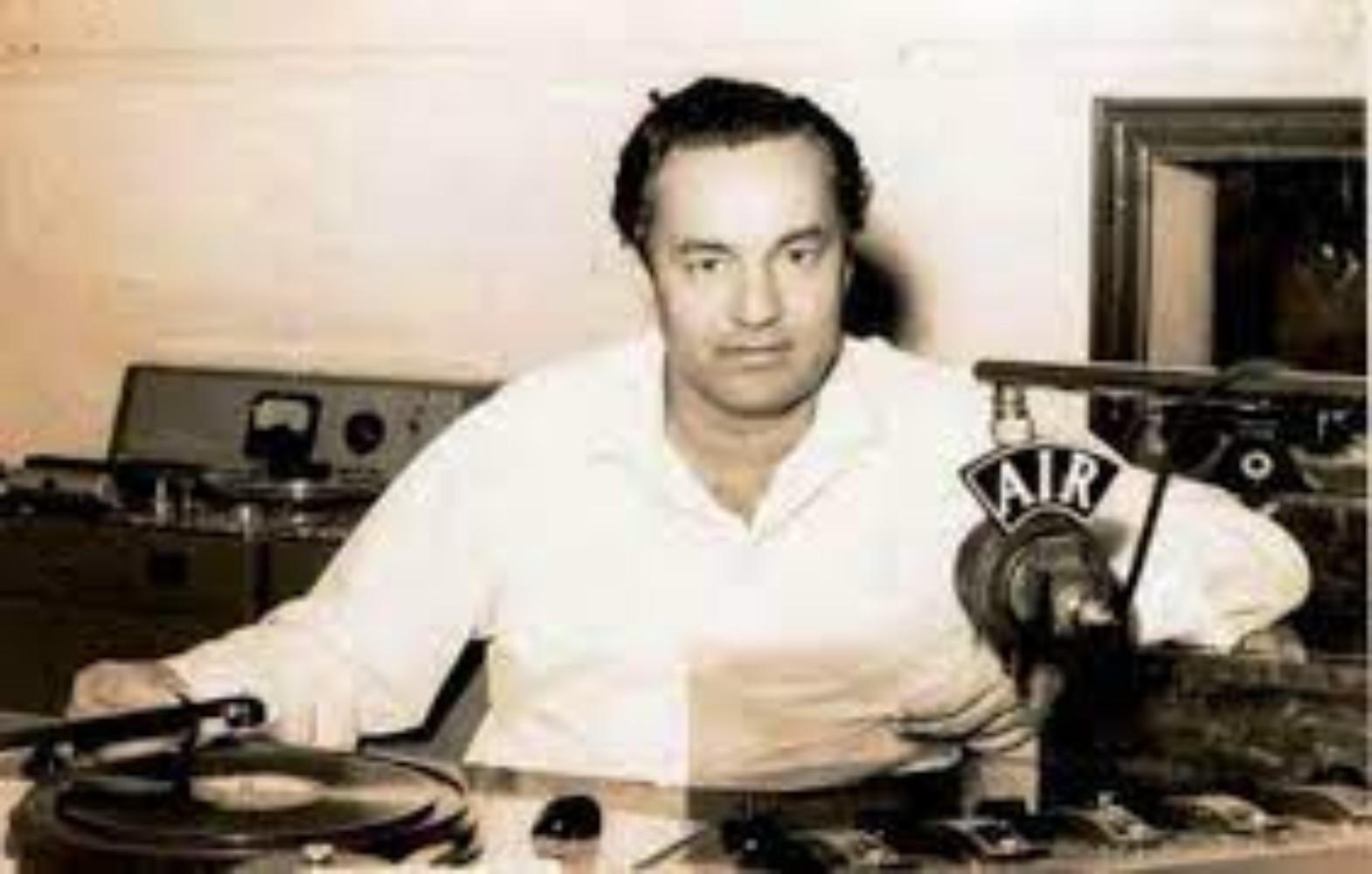 Singer Mukesh : ਸੁਪਰਹਿੱਟ ਗੀਤ ਗਾਉਣ ਤੋਂ ਬਾਅਦ ਵੀ ਮੁਕੇਸ਼ ਕੋਲ ਨਹੀਂ ਸਨ ਬੱਚਿਆਂ ਦੀ ਫੀਸ ਭਰਨ ਲਈ ਪੈਸੇ, ਸਬਜ਼ੀ ਵੇਚਣ ਵਾਲੇ ਤੋਂ ਲਿਆ ਕਰਜ਼ਾ