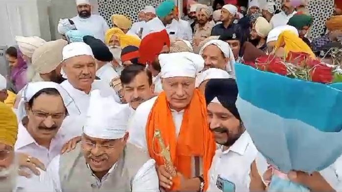 ਭਾਜਪਾ ਪ੍ਰਧਾਨ ਬਣਨ ਮਗਰੋਂ ਸੁਨੀਲ ਜਾਖੜ ਪਹੁੰਚੇ ਅੰਮ੍ਰਿਤਸਰ, ਹਰਿਮੰਦਰ ਸਾਹਿਬ ਵਿਖੇ ਹੋਏ ਨਤਮਸਤਕ