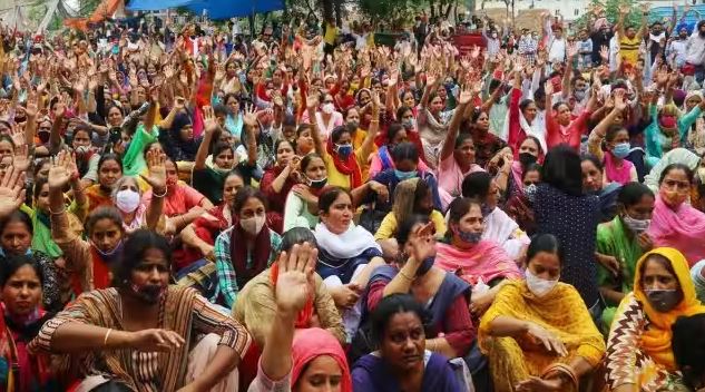 10 ਸਾਲਾਂ ਬਾਅਦ ਅੱਜ ਪੱਕੇ ਹੋਣਗੇ ਪੰਜਾਬ ਦੇ 12,500 ਅਧਿਆਪਕ