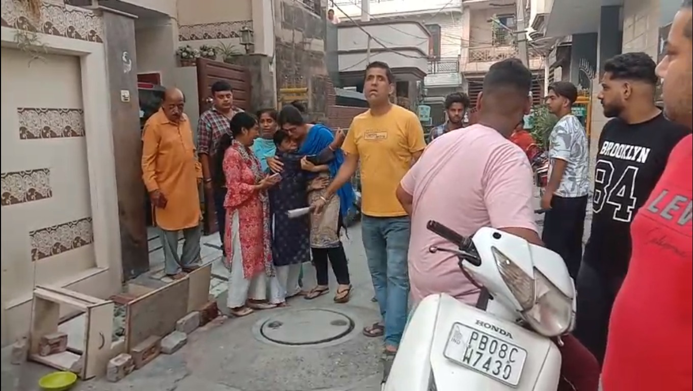 ਜਲੰਧਰ ‘ਚ ਫਟਿਆ ਫ੍ਰੀਜ, ਪਰਿਵਾਰ ਦੇ 6 ਜੀਆਂ ਦੀ ਮੌ.ਤ