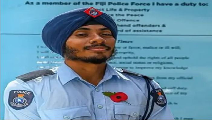 ਪੰਜਾਬੀ ਮੂਲ ਦੇ ਨੌਜਵਾਨ ਨੇ ਵਿਦੇਸ਼ ‘ਚ ਚਮਕਾਇਆ ਨਾਂ, ਫਿਜ਼ੀ ‘ਚ ਪੁਲਿਸ ਤਾਜ ਦੇ ਨਾਲ ਪਗੜੀ ਪਹਿਨਣ ਵਾਲਾ ਪਹਿਲਾ ਬਣਿਆ ਸਿੱਖ