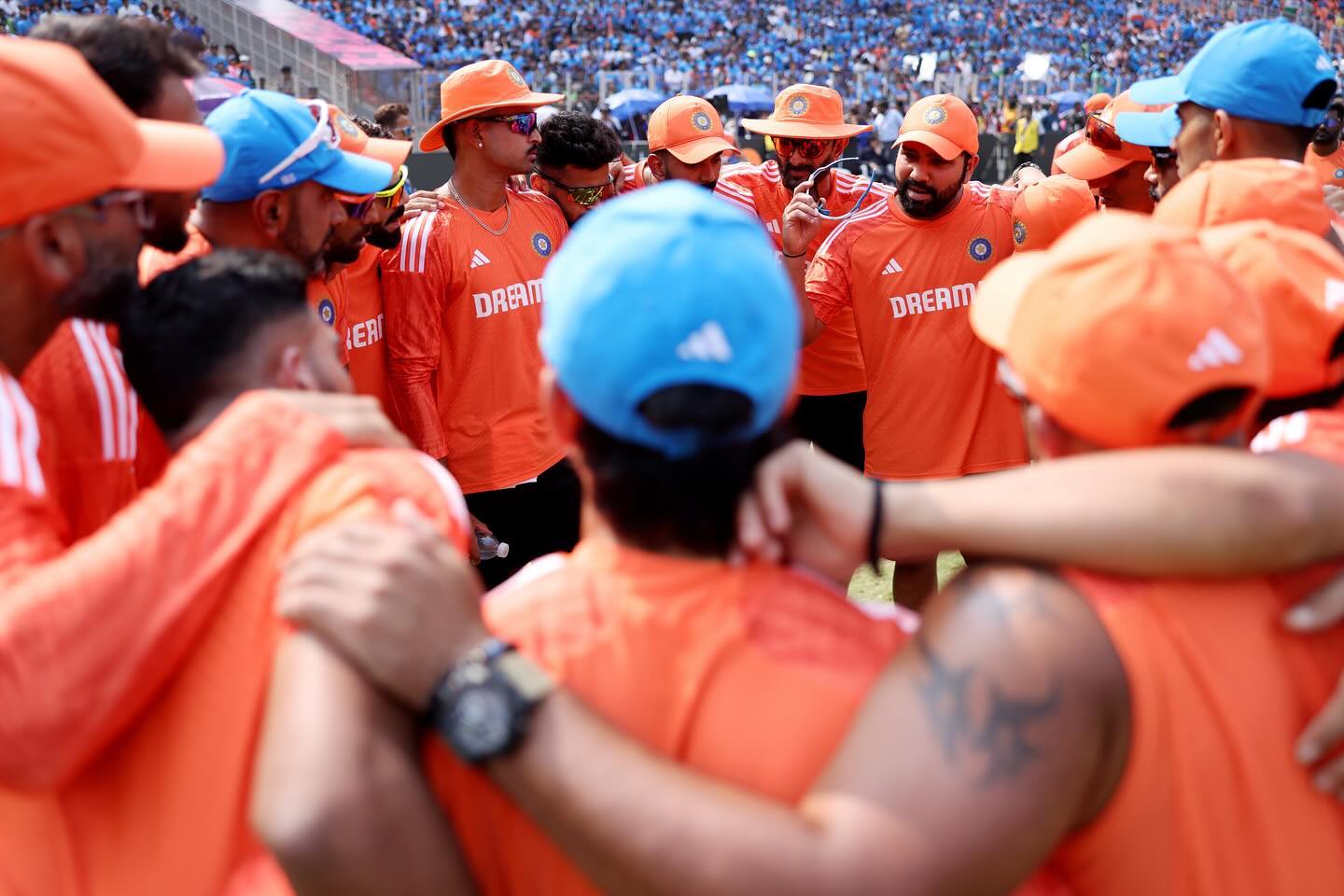 World Cup: ਆਪਣੇ ਹੀ ਜਾਲ ‘ਚ ਫਸੀ ਭਾਰਤੀ ਟੀਮ, ਵਿਸ਼ਵ ਕੱਪ ਟਰਾਫੀ ਆਸਟ੍ਰੇਲੀਆ ਲਈ ਰਵਾਨਾ