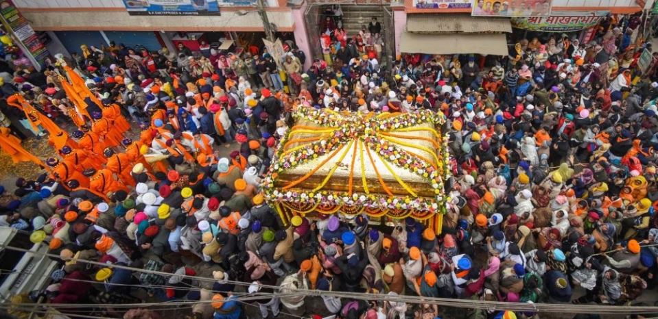 ਦਸ਼ਮ ਪਿਤਾ ਸ੍ਰੀ ਗੁਰੂ ਗੋਬਿੰਦ ਸਿੰਘ ਜੀ ਦਾ ਪ੍ਰਕਾਸ਼ ਪੁਰਬ, ਗੁਰੂ ਘਰਾਂ ‘ਚ ਵਿਸ਼ੇਸ਼ ਰੌਣਕਾਂ, ਸੰਗਤ ਹੋ ਰਹੀ ਨਤਮਸਤਕ