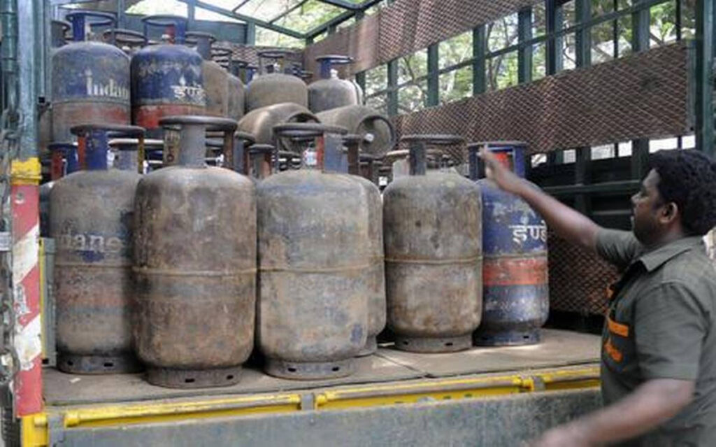 ਮਹਿੰਗਾਈ ਦਾ ਝਟਕਾ!, ਮਹਿੰਗਾ ਹੋਇਆ LPG ਸਿਲੰਡਰ