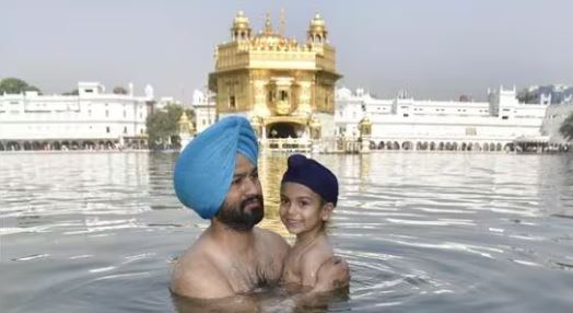 ਵਿਸਾਖੀ ਮੌਕੇ ਸੱਚਖੰਡ ਸ੍ਰੀ ਹਰਿਮੰਦਰ ਸਾਹਿਬ ਵਿਖੇ ਵੱਡੀ ਗਿਣਤੀ ਵਿੱਚ ਪਹੁੰਚੀ ਸੰਗਤ