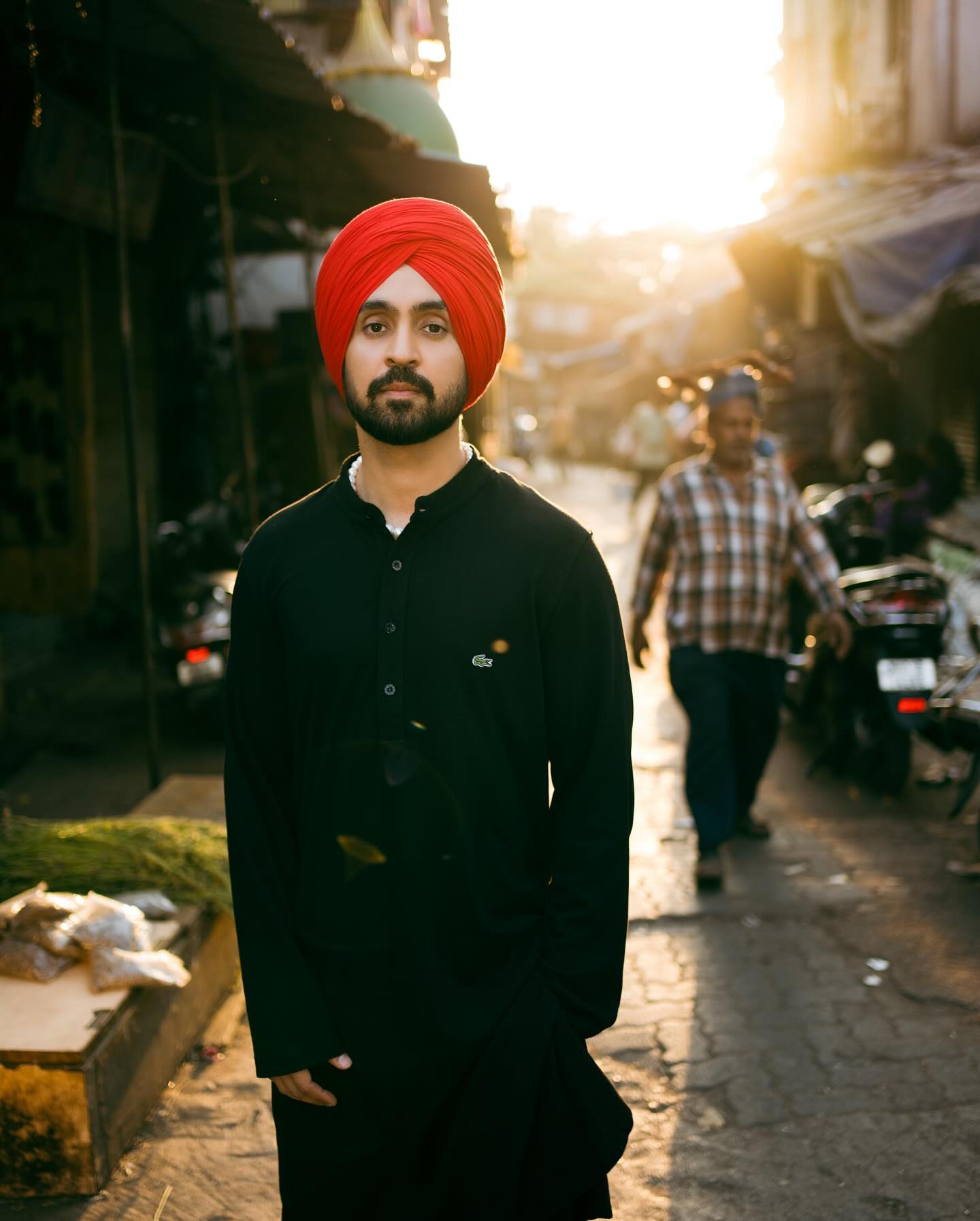 ਪੰਜਾਬੀ ਗਾਇਕ ਦਿਲਜੀਤ ਦੋਸਾਂਝ ਨੇ ਈਦ ਦੀ ਦਿੱਤੀ ਵਧਾਈ, ਮਸਜਿਦ ਦਾ ਕੀਤਾ ਦੌਰਾ ਅਤੇ ਪ੍ਰਸ਼ੰਸਕਾਂ ਨੂੰ ਮਿਲੇ