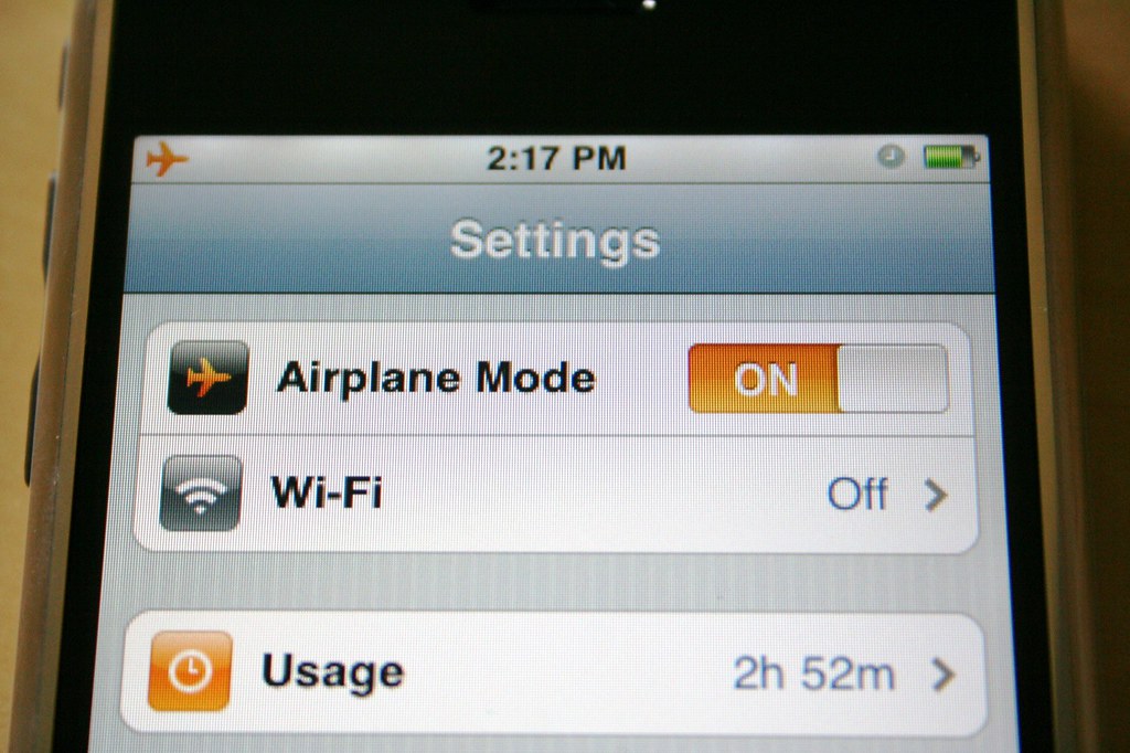ਫ਼ੋਨ ਵਿੱਚ ਕਿਉਂ ਹੁੰਦਾ ਹੈ Airplane Mode? 90% ਲੋਕ ਨਹੀਂ ਜਾਣਦੇ