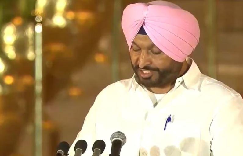 ਰਵਨੀਤ ਸਿੰਘ ਬਿੱਟੂ ਨੇ ਕੇਂਦਰੀ ਰਾਜ ਮੰਤਰੀ ਵਜੋਂ ਚੁੱਕੀ ਸਹੁੰ, ਮੋਦੀ-ਸ਼ਾਹ ਦਾ ਕੀਤਾ ਧੰਨਵਾਦ