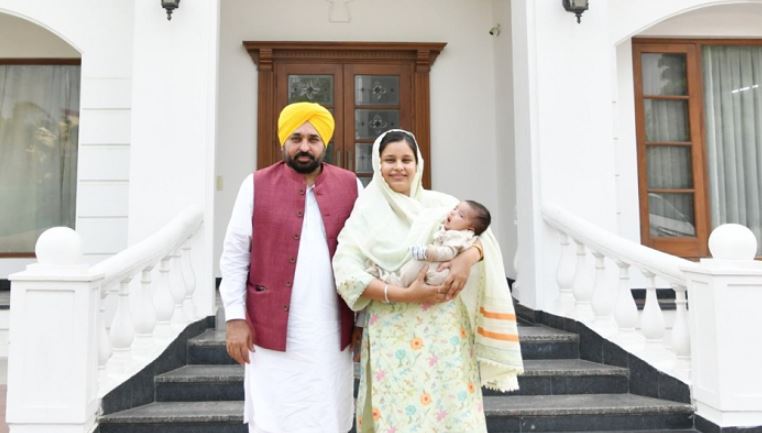 ਪਰਿਵਾਰ ਸਣੇ ਜਲੰਧਰ ਸ਼ਿਫਟ ਹੋਏ CM ਮਾਨ, ਨਵੀਂ ਕੋਠੀ ਅੰਦਰ ਦਾਖਲ ਹੁੰਦੇ ਹੀ ਕਹੀ ਇਹ ਗੱਲ
