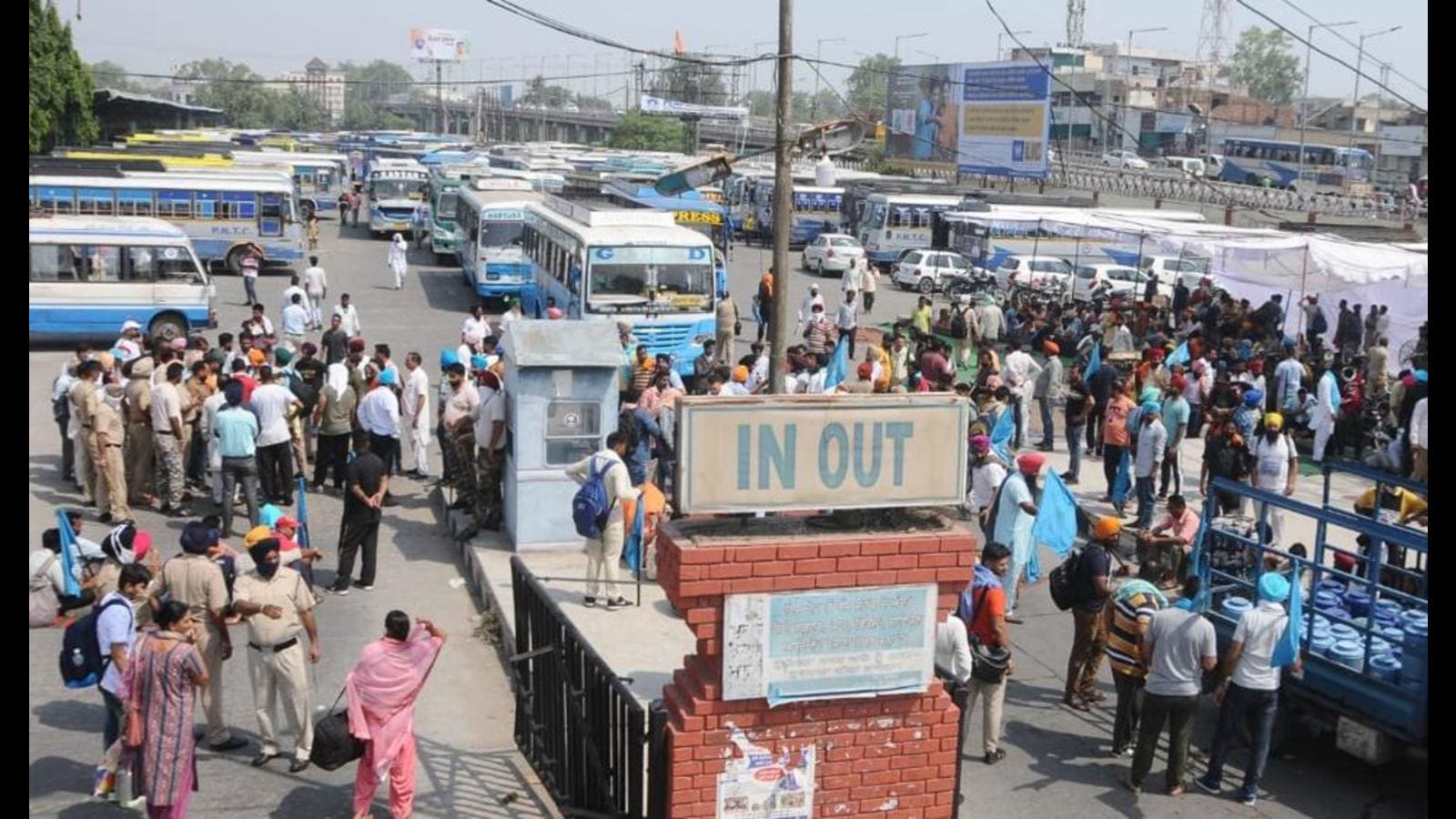 ਅੱਜ ਨਹੀਂ ਚੱਲਣਗੀਆਂ ਸਰਕਾਰੀ ਬੱਸਾਂ, ਪੰਜਾਬ ਰੋਡਵੇਜ਼ ਠੇਕਾ ਮੁਲਾਜ਼ਮਾਂ ਵਲੋਂ ਮੁਕੰਮਲ ਚੱਕਾ ਜਾਮ ਦਾ ਐਲਾਨ