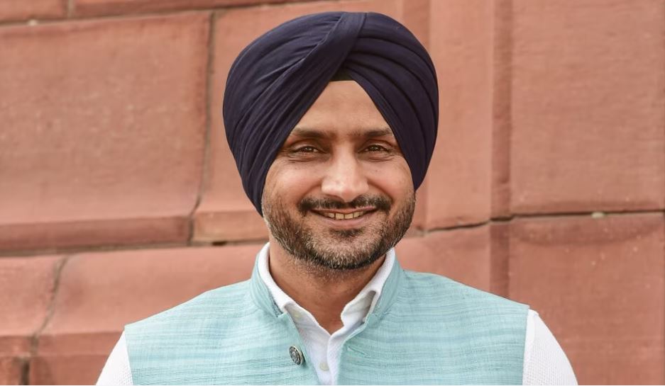 MP ਹਰਭਜਨ ਸਿੰਘ ਨੇ ਅੰਮ੍ਰਿਤਸਰ ਤੋਂ ਅਮਰੀਕਾ ਤੇ ਕੈਨੇਡਾ ਲਈ ਸਿੱਧੀਆਂ ਉਡਾਣਾਂ ਸ਼ੁਰੂ ਕਰਨ ਦੀ ਕੀਤੀ ਮੰਗ