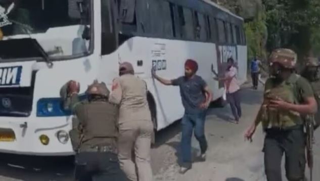 ਪੰਜਾਬ ਤੋਂ ਅਮਰਨਾਥ ਜਾ ਰਹੀ ਬੱਸ ਦੇ ਬ੍ਰੇਕ ਫੇਲ, ਜਾਨ ਬਚਾਉਣ ਲਈ ਸਵਾਰੀਆਂ ਨੇ ਮਾਰੀ ਛਾਲ, 8 ਲੋਕ ਜ਼ਖਮੀ