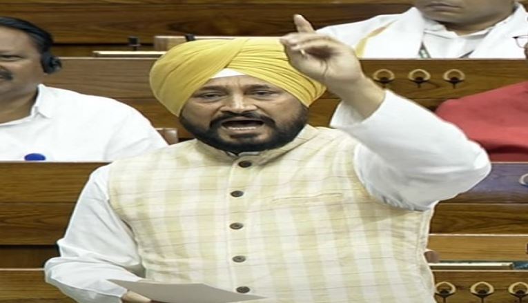 ਸੰਸਦ ‘ਚ ਛਾ ਗਏ ਚੰਨੀ, ਮੋਦੀ ਤੋਂ ਲੈ ਬਿੱਟੂ ਨੂੰ ਲਿਆ ਅੱਡੇ ਹੱਥੀਂ
