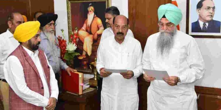 ਮੋਹਿੰਦਰ ਭਗਤ ਨੇ ਵਿਧਾਇਕ ਵੱਜੋਂ ਚੁੱਕੀ ਸਹੁੰ, CM ਮਾਨ ਵੀ ਮੌਕੇ ‘ਤੇ ਰਹੇ ਮੌਜੂਦ
