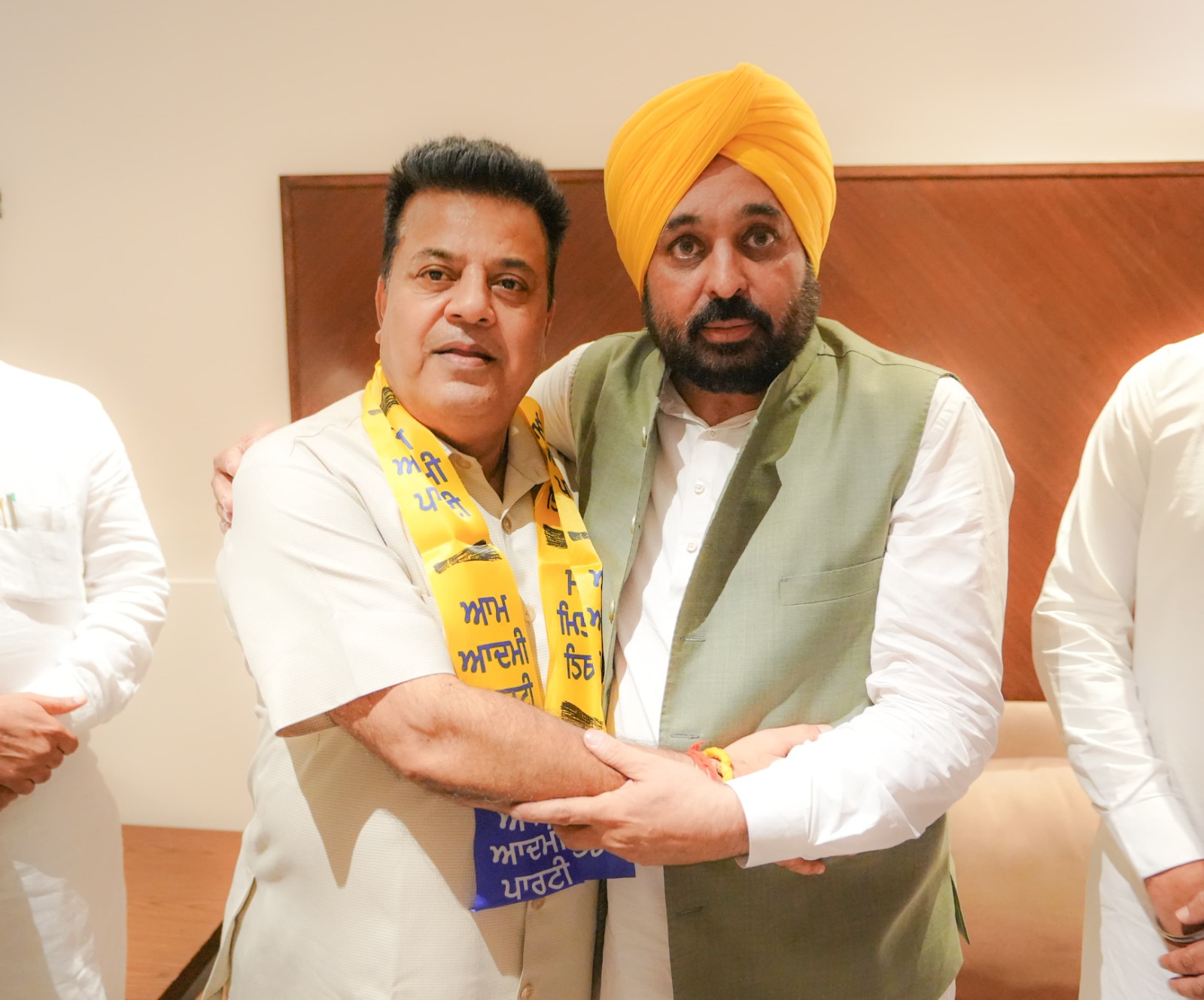 ‘ਆਪ’ ਨੇ ਭਾਜਪਾ ਤੇ ਕਾਂਗਰਸ ਨੂੰ ਦਿੱਤਾ ਵੱਡਾ ਝਟਕਾ, ਸਾਬਕਾ ਡਿਪਟੀ ਮੇਅਰ ਪਰਵੇਸ਼ ਤਾਂਗੜੀ ‘ਆਪ’ ‘ਚ ਹੋਏ ਸ਼ਾਮਲ