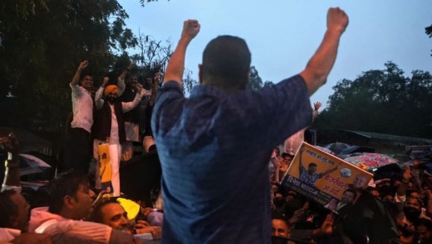ਤਿਹਾੜ ਤੋਂ ਬਾਹਰ ਆਏ ਅਰਵਿੰਦ ਕੇਜਰੀਵਾਲ,  ਰੋਡ ਸ਼ੋਅ ਕਰਦੇ ਪਹੁੰਚੇ ਘਰ