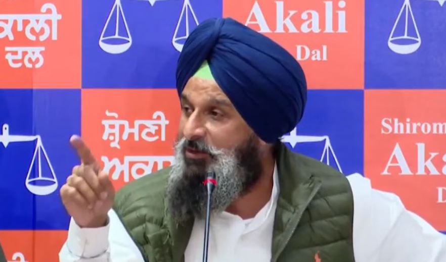 ਸੁਖਬੀਰ ਬਾਦਲ ਗੋਲੀ ਕਾਂਡ ‘ਚ DGP ਨੂੰ ਪੱਤਰ, ਮਜੀਠੀਆ ਨੇ ਪੁਲਿਸ ਦੀ ਕਾਰਵਾਈ ‘ਤੇ ਚੁੱਕੇ ਸਵਾਲ